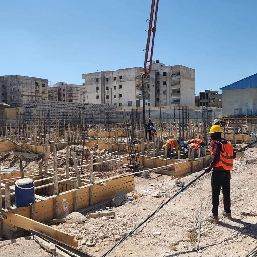 موقع إنشاء لشركة مقاولون المستقبل أثناء تنفيذ الهيكل الخرساني